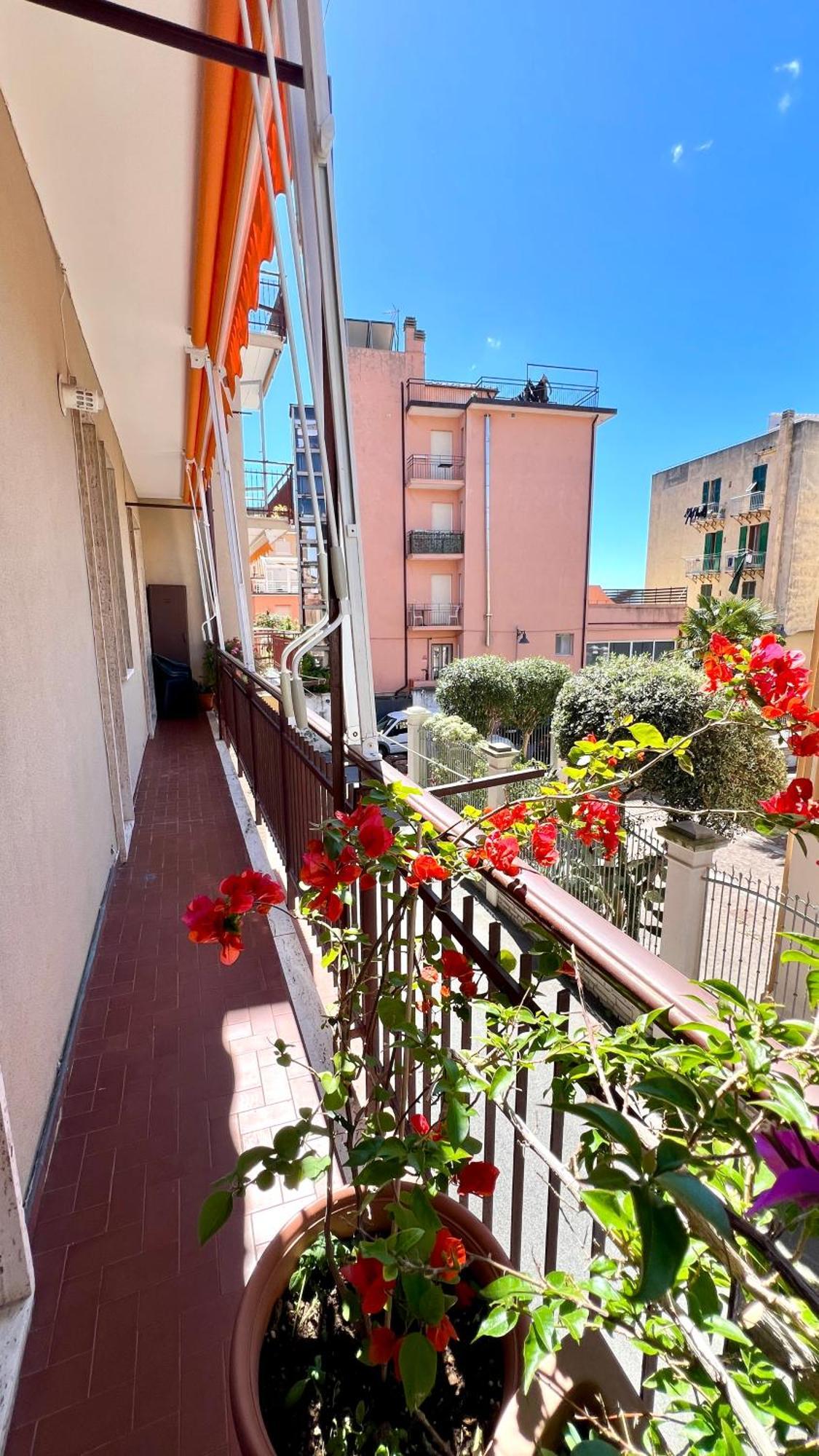 La Stella Marina - 150 Metri Dal Mare Con Box Auto Apartamento Spotorno Exterior foto